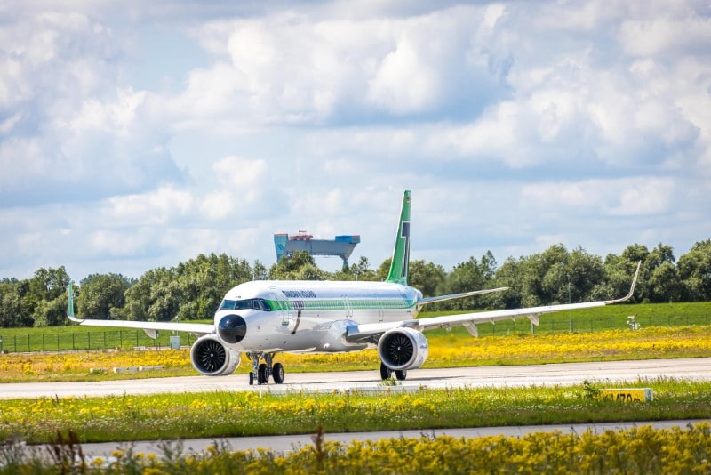 Transavia’s new retro-style Airbus A321neo on the runway.