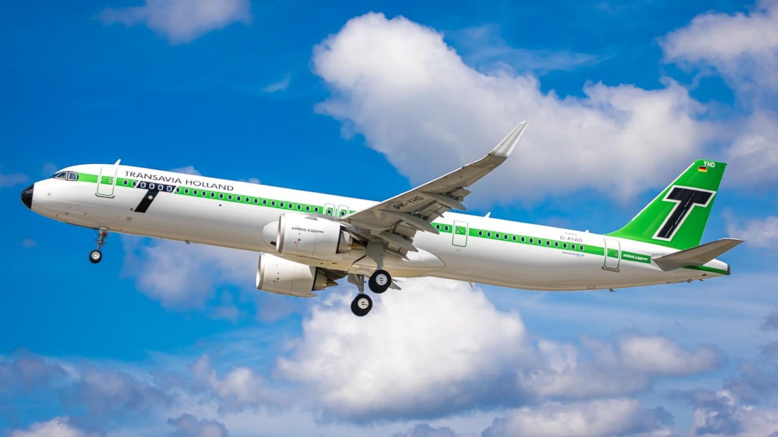 Transavia’s new retro-style Airbus A321neo in the air.