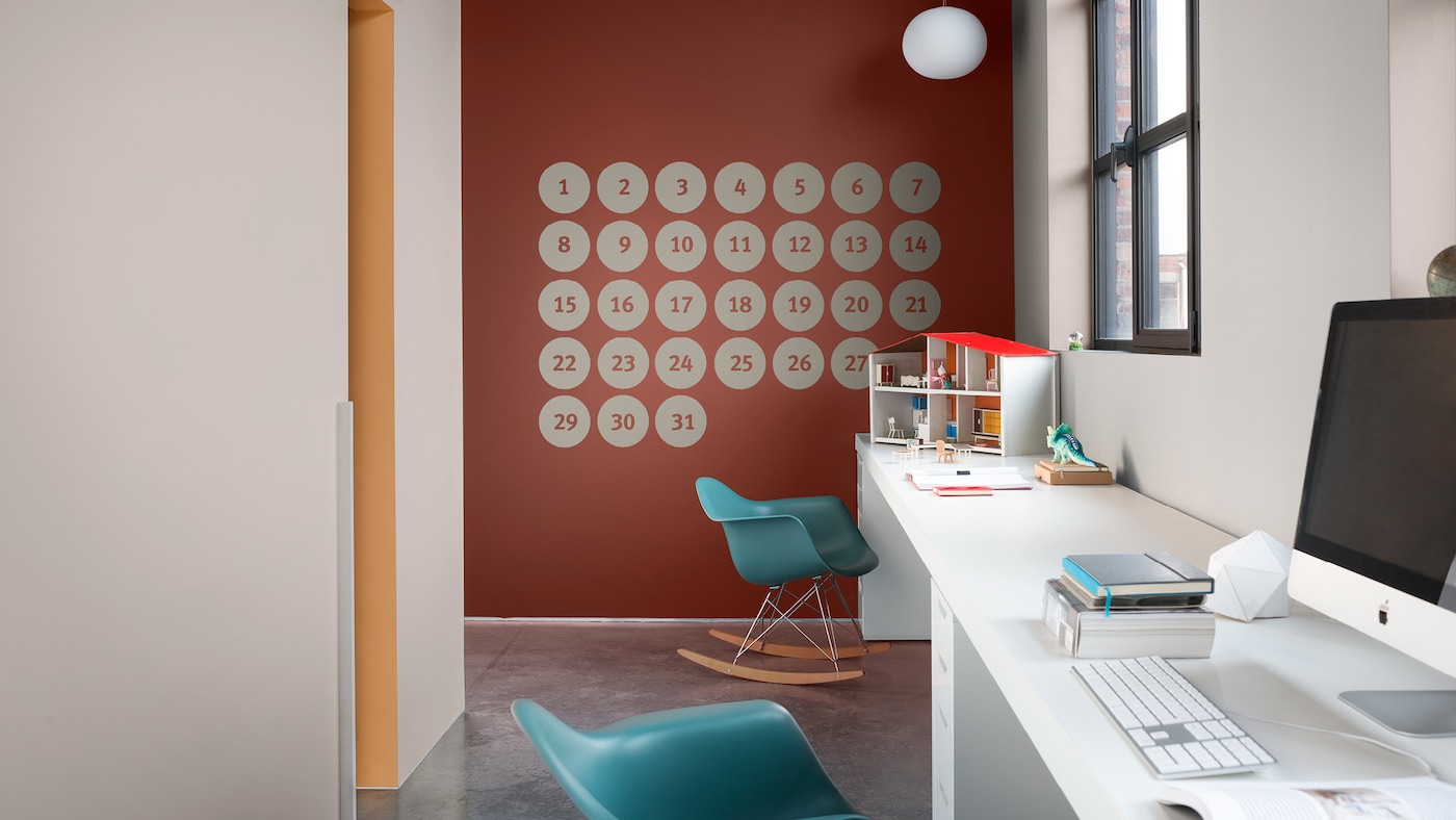 Les décorations murales vivantes confèrent à votre bureau une atmosphère de créativité.