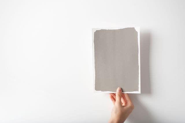 dulux_confidenza-col-colore_tester-dulux-su-foglio