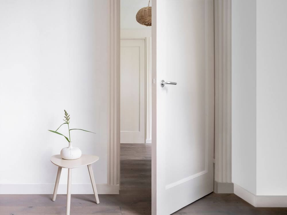 Biała farba do ścian, drewna i mebli