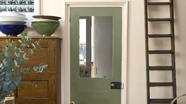 Jednym z must-have kuchni w stylu wiejskim jest drewniana podłoga.