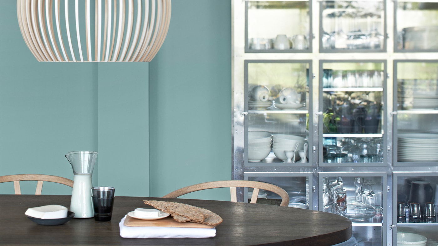 Dining room with coloured wall