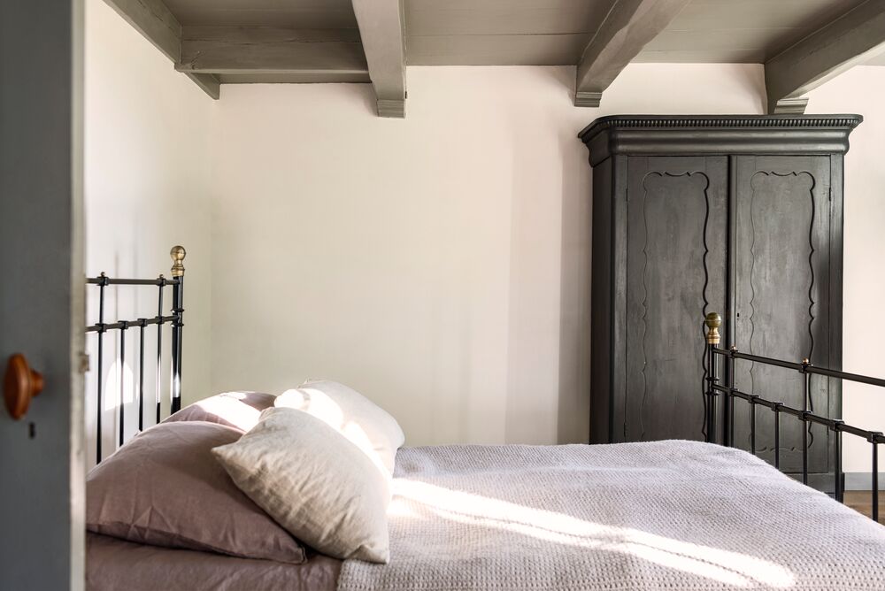 Bedroom paint colour