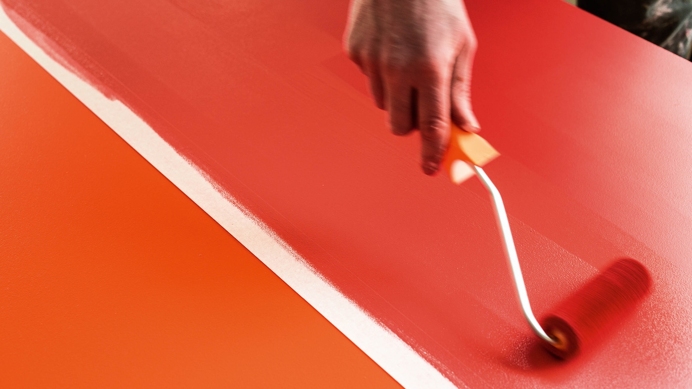 Les couleurs chaudes stimuleraient le corps et l’esprit. Il est donc important d’en tenir compte lors du choix des couleurs pour la chambre de votre bébé.