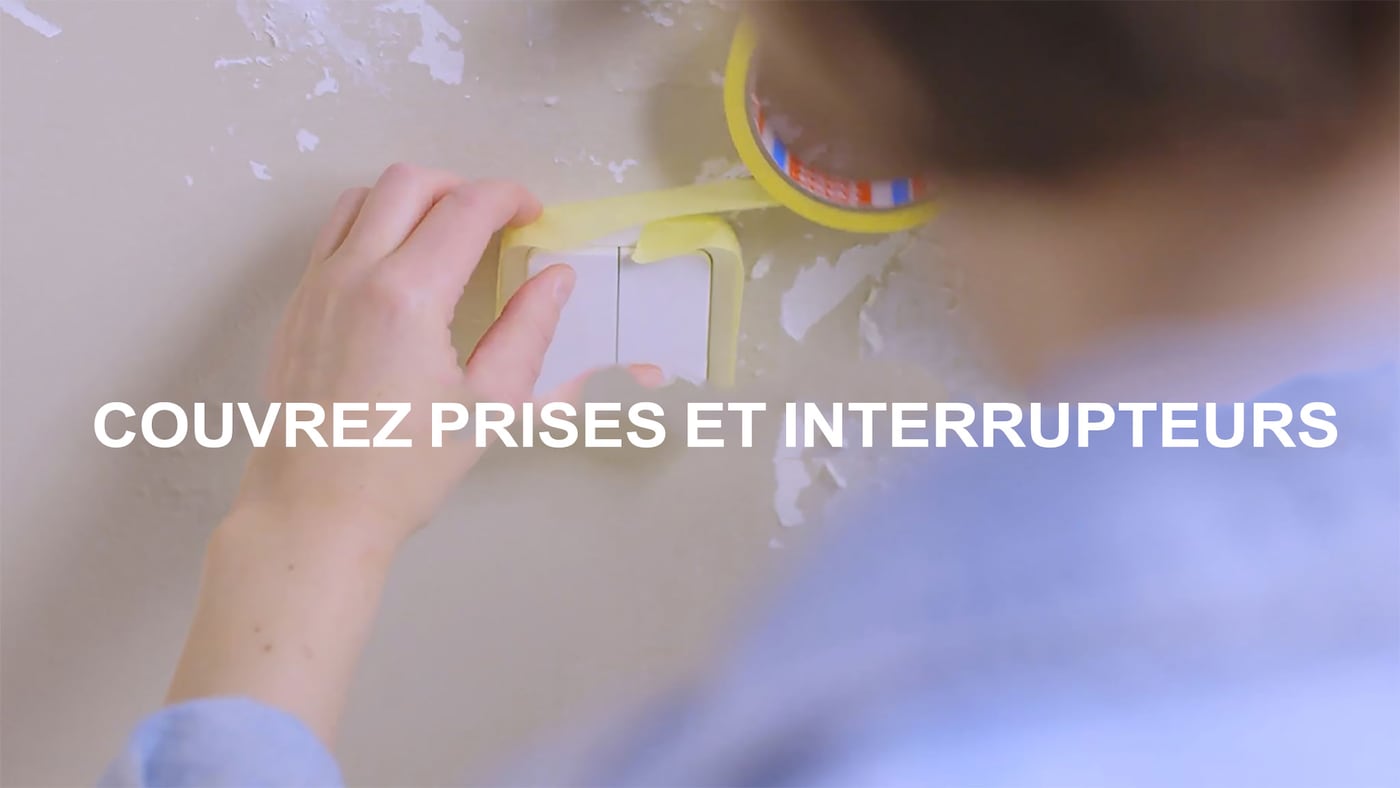 Couvrez prises et interrupteurs avant de retirer le papier peint