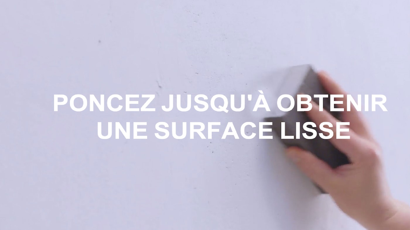 Poncez et essuyez la surface après avoir reboucher les trous et fissures