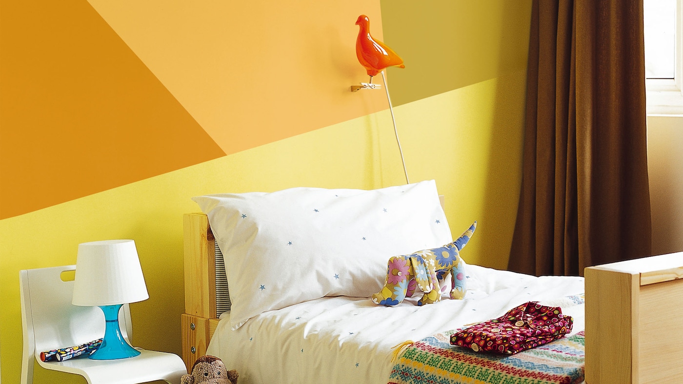 Ornez les murs de sa chambre de formes géométriques.