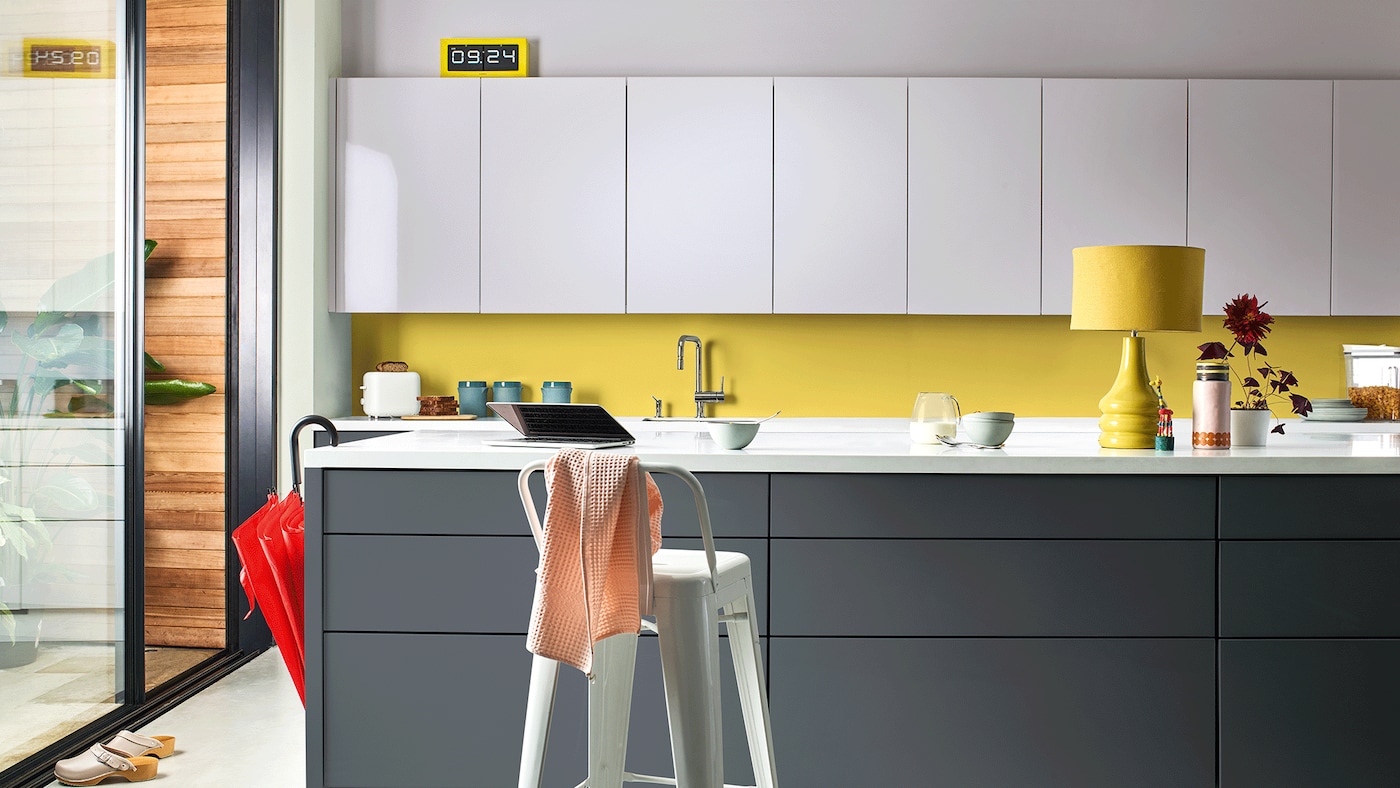 Cuisine avec le duo Le Jaune et Le Gris Pâle de Si Simple !