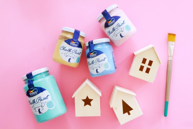 Des pots de peinture Chalk Paint ultra mat : Rose Pink, Vert Turquoise, Bleu Méditerranée et Moutarde. Un Calendrier de l’Avent Maison (Cultura) et des petites surprises.
