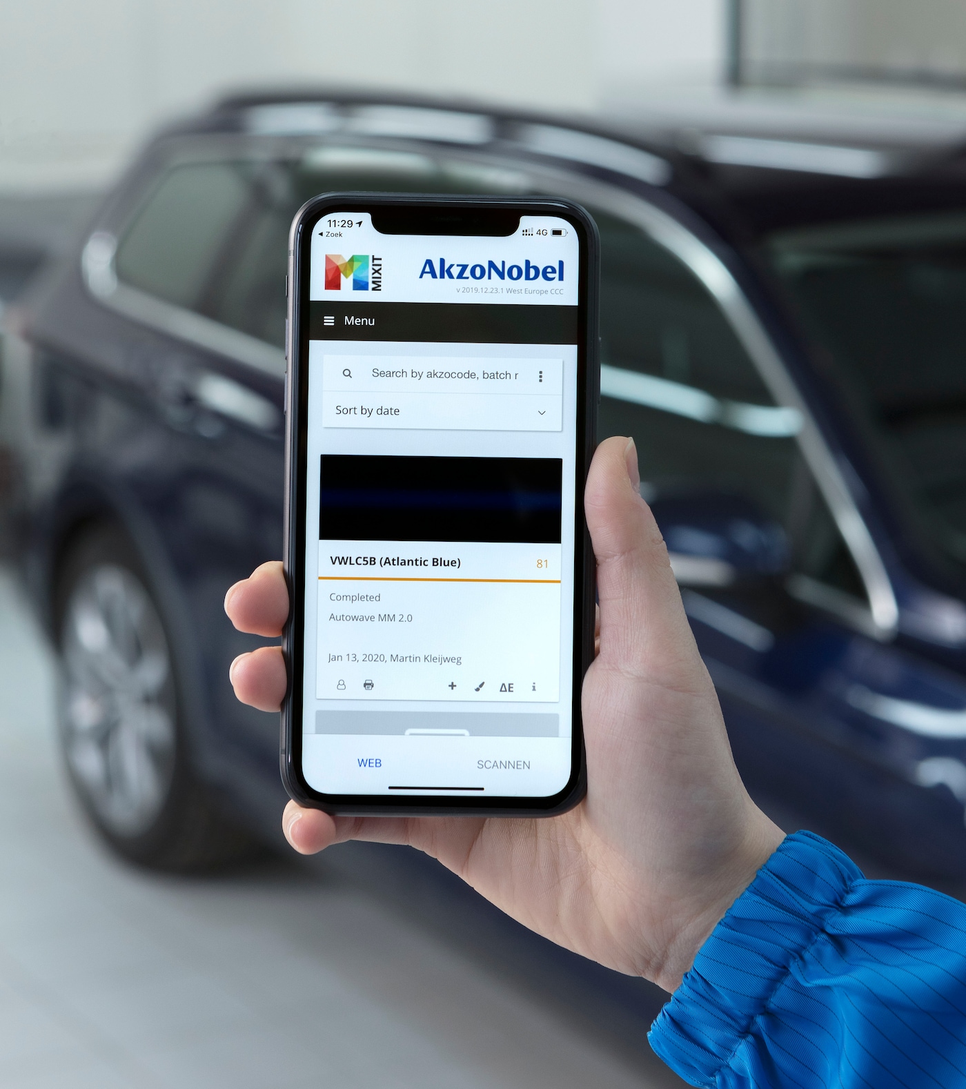MIXITTM ist die neueste Software von AkzoNobel zur schnellen und präzisen Farbtonfindung. Den Werkstätten stehen über zwei Millionen Misch-formeln zur Verfügung. Mit der cloudbasierten MIXITTM kann der User alle relevanten Daten überall abrufen, sei es auf dem PC, Tablet oder Smartphone. Dem mobilen Arbeiten steht damit nichts mehr im Weg.