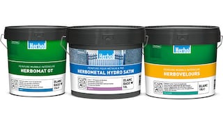 Trois pots de peinture Herbol de différentes gammes - Herbomat GT, Herbometal Hydro Satin et Herbovelours - présentés sur fond blanc.