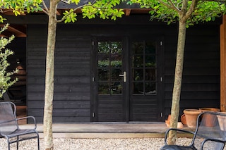 Schutting zwart beitsen