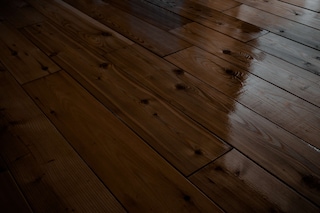 Lakierowanie drewna krok po kroku