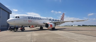 AkzoNobel creates bespoke colors for Volotea’s 10th anniversary livery