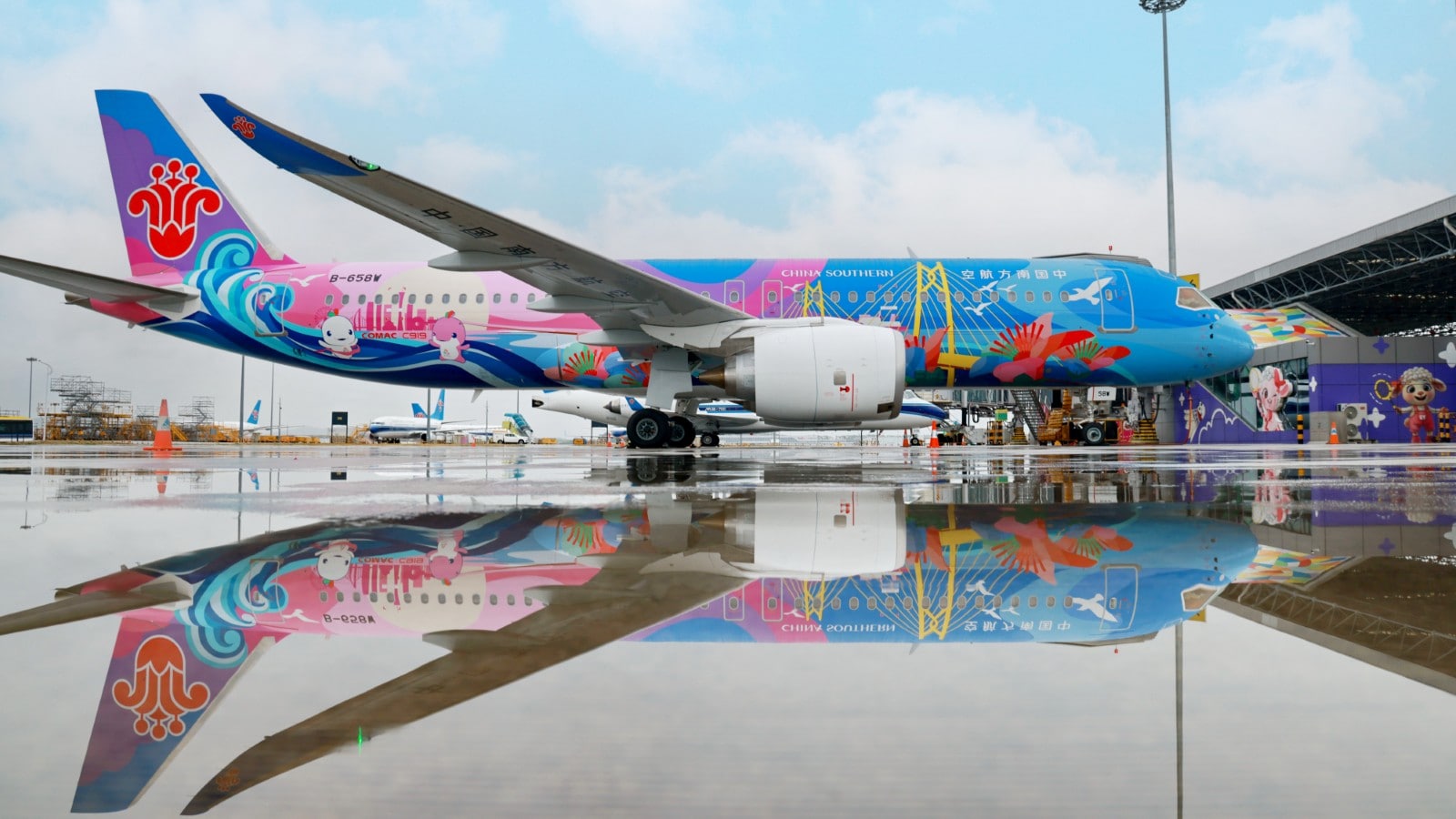 AkzoNobel Sets a New Record for Color Use on COMAC's C919