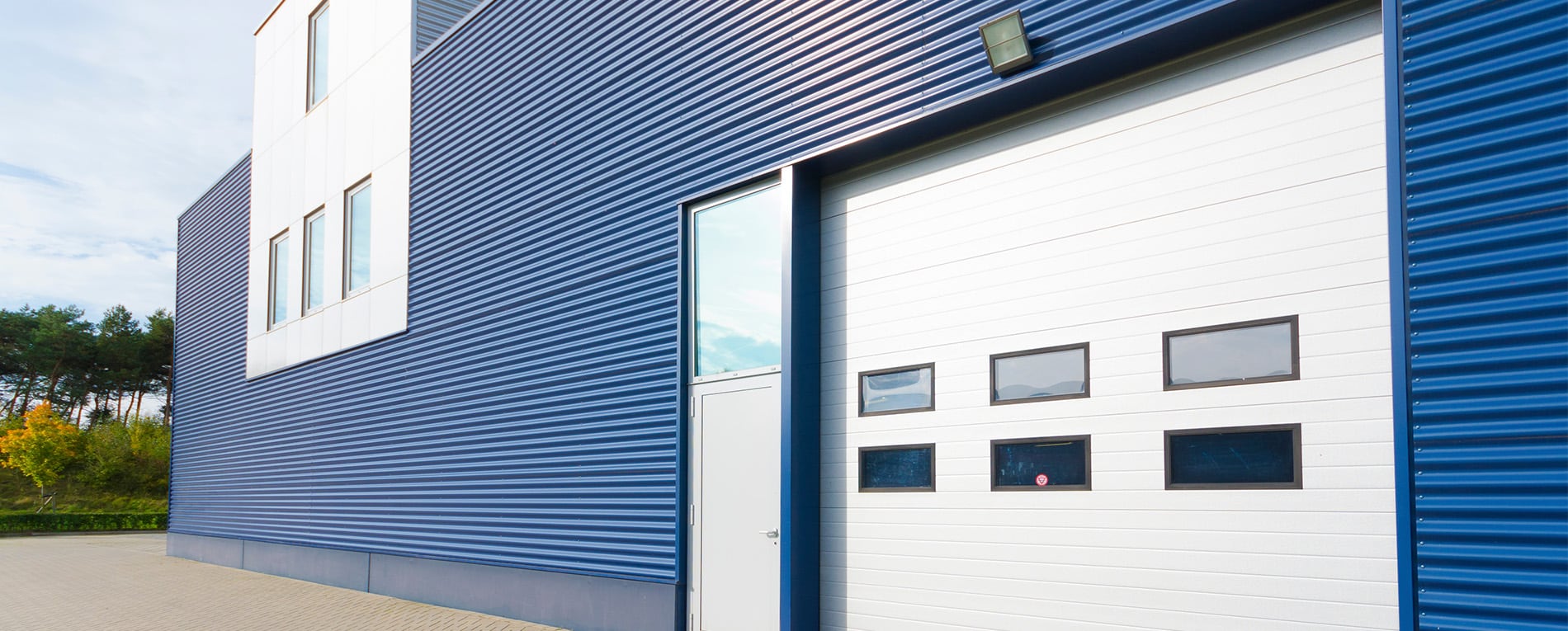 Garage doors and roller shutters