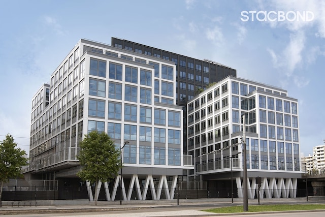 Chapelle Internationale Train Station