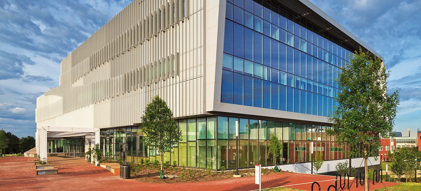 TRINAR® AAMA 2605: Revestimiento de fluoropolímero de alto rendimiento