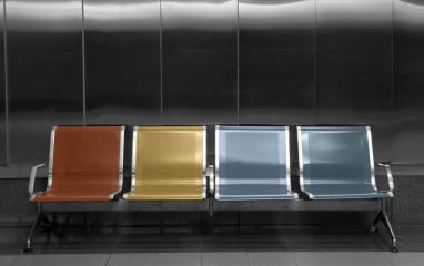 Seating area with golden powder-coated chair frames