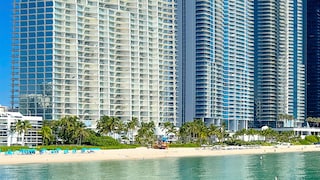 Acqualina Resort & Spa 