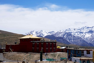AkzoNobel goes the extra mile to help residents of world’s highest motorable village