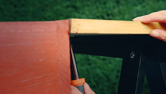 Screw the window box