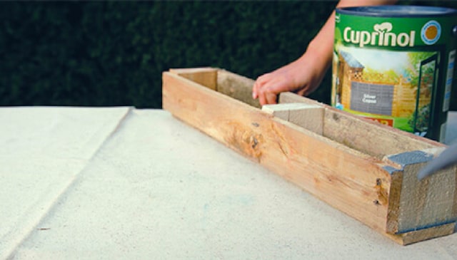 Sand down the pallet boxes