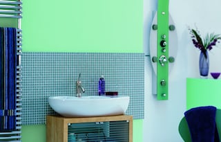 ¡Sorprendete pintando tus viejos azulejos!