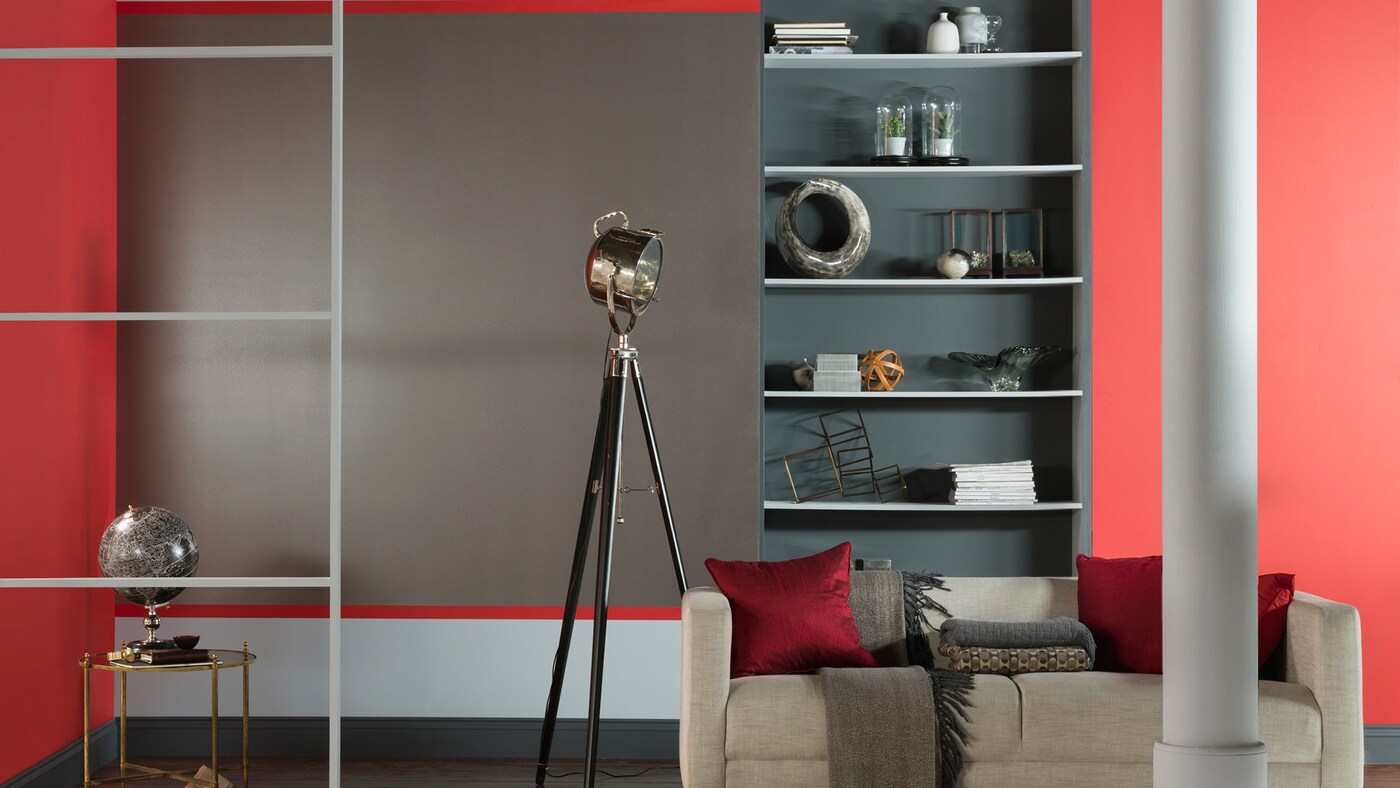 Également baptisées couleurs contrastantes, les couleurs complémentaires désignent des couleurs directement opposées sur le cercle chromatique. C’est le cas de l’orange et du bleu sarcelle, du jaune et du bleu, du vert et du magenta.