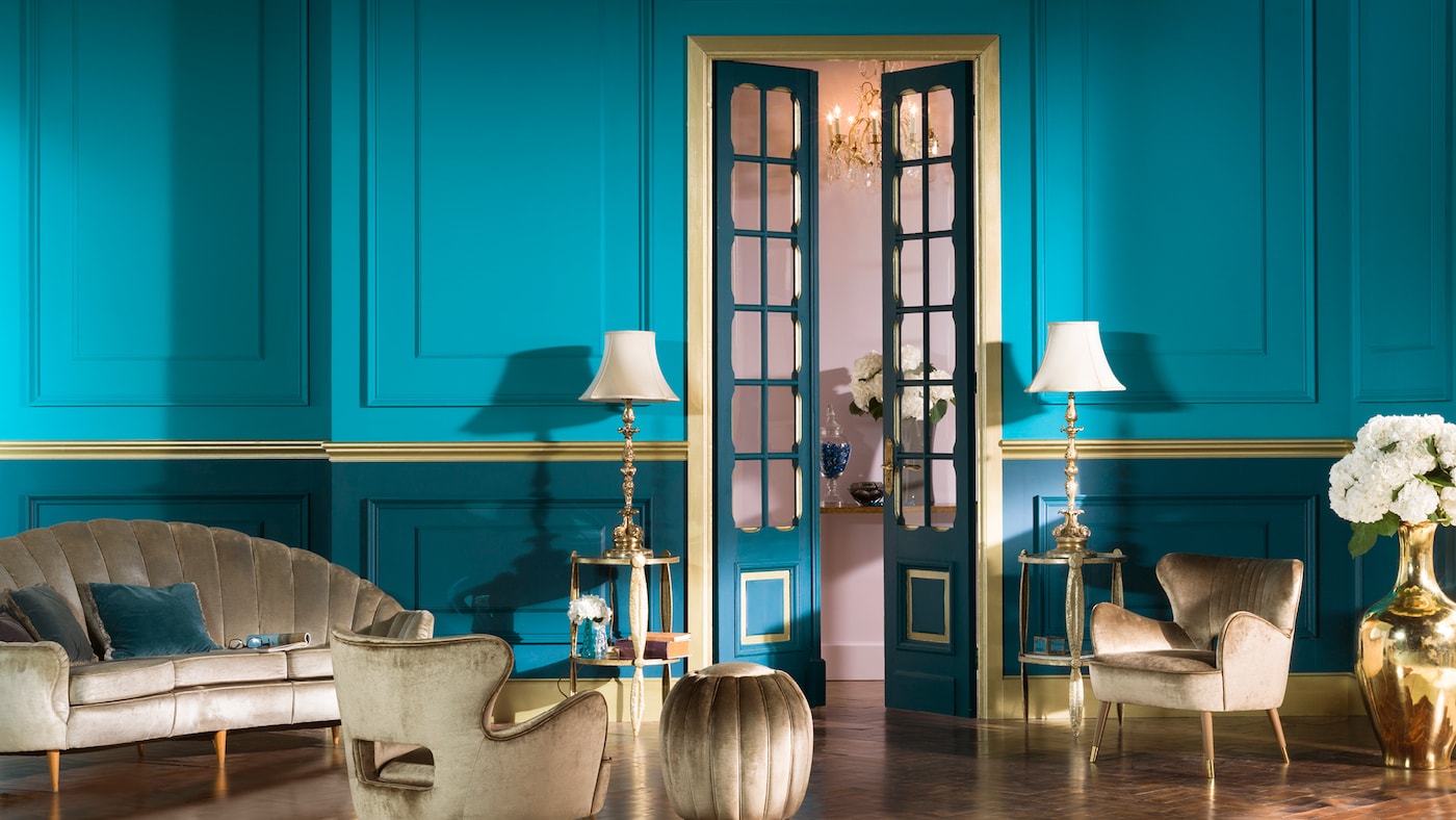 Si vous aimez les couleurs vives, pourquoi ne pas oser une combinaison de couleurs plus excentrique ? Les palettes de couleurs contrastantes ne sont pas destinées aux timides, mais lorsqu’elles sont utilisées dans les bonnes proportions, elles remplissent votre foyer d’énergie.