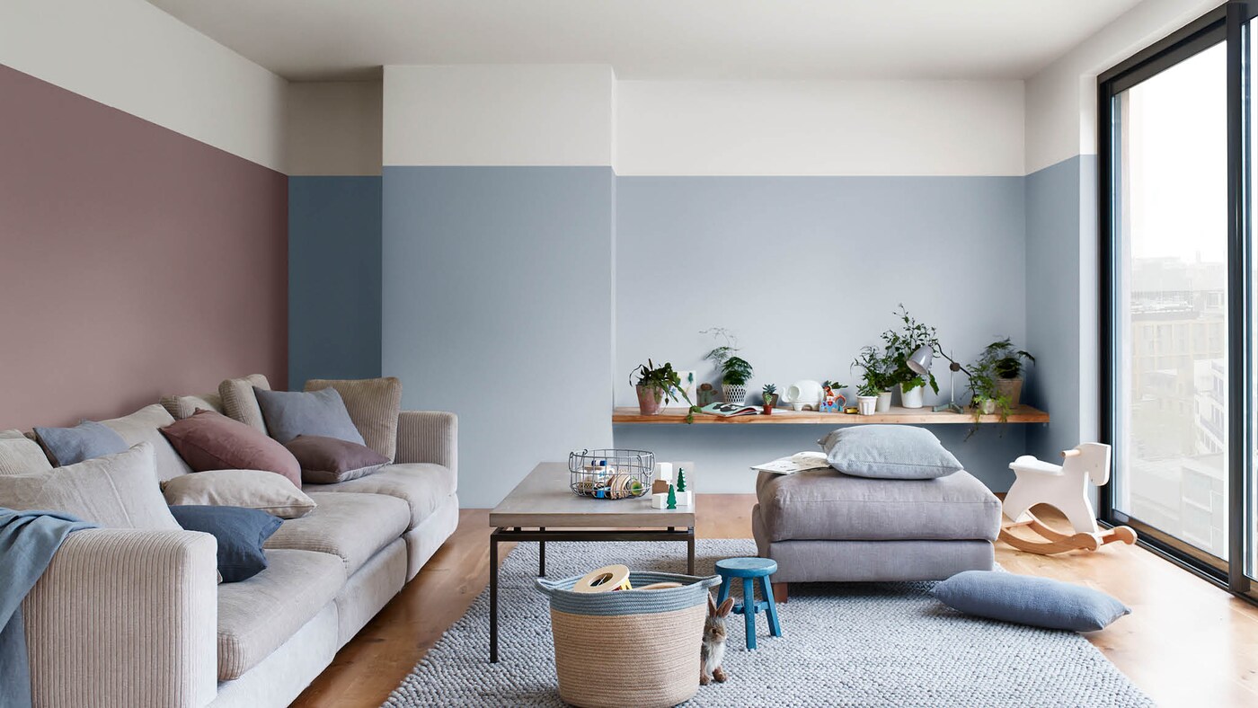 Mariez le bleu et le Brun cachemire pour un salon familial