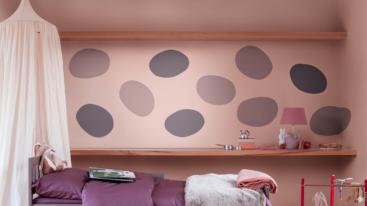 Créez une chambre d'enfant teintée de fantaisie avec des formes en Brun cachemire