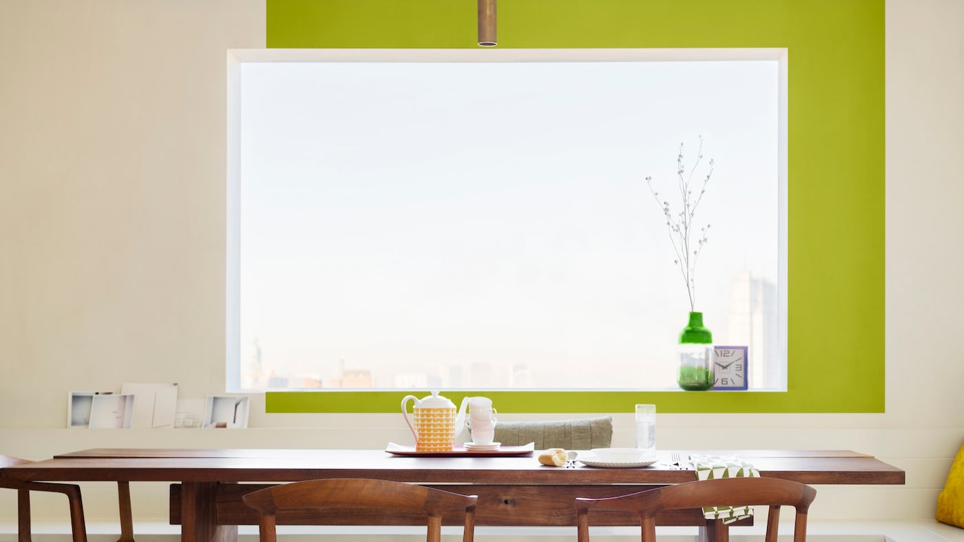 Si vous êtes nerveux à l'idée de choisir une couleur audacieuse pour vos murs, alors jouez avec les boiseries.