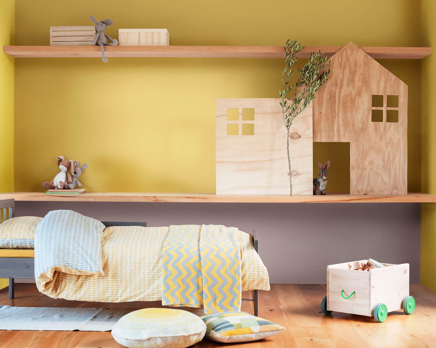 Combina el amarillo y Madera Tierna en el dormitorio de los niños
