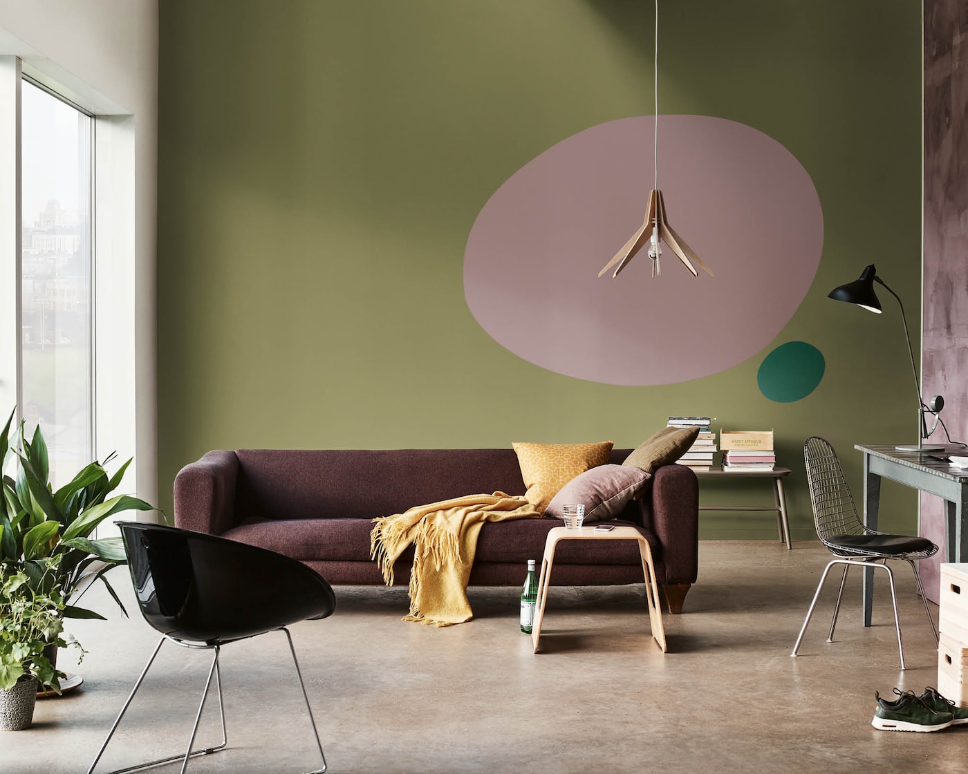 Sala de estar verde con óvalo