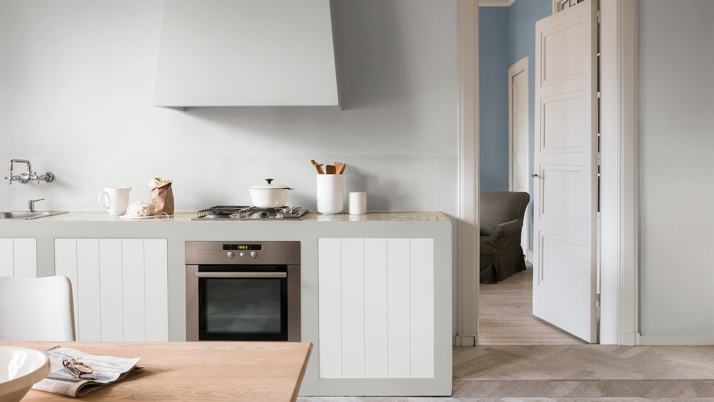 Puedes usar combinaciones de colores tono sobre tono en las habitaciones y en los espacios entre ellas.