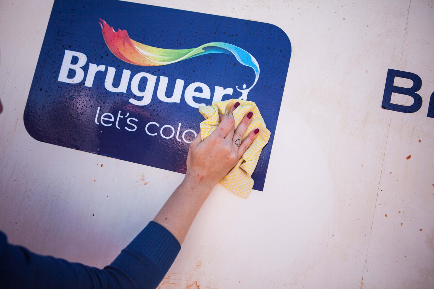 ULTRA RESIST ¡lo resiste todo, incluso los lunes!