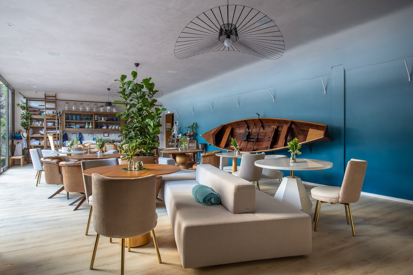 Café, Vinho e Arte por Ednara Braga, Flávia Araújo e Juliana Resende