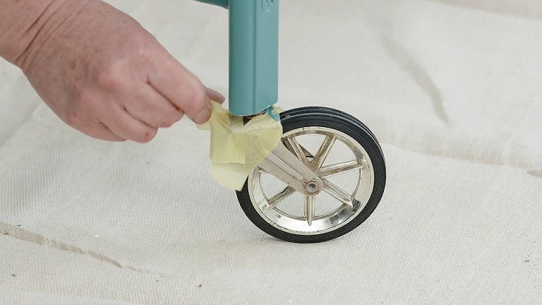 Retirar a fita crepe.