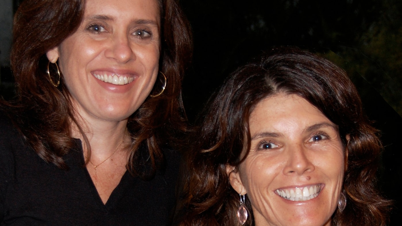 Adriana Pedrosa e Carlota Gasparian em 2017 | Tintas Coral.