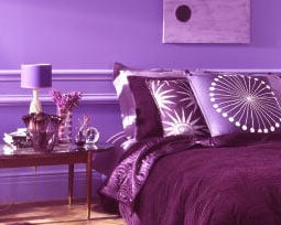 Quarto em tom Violeta é a cor da espiritualidade de sofisticação e simboliza poder | Tintas Coral.
