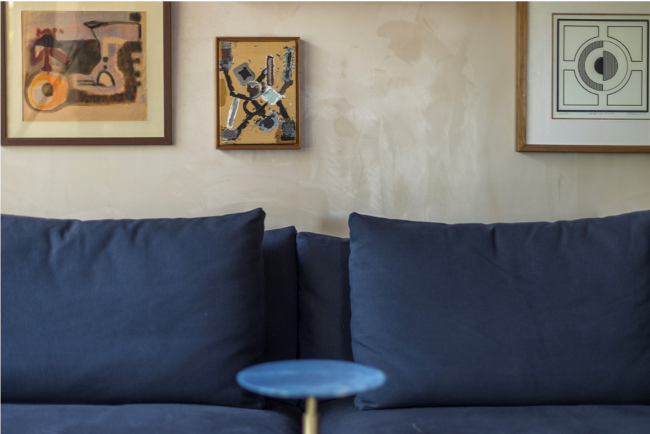 Sala de estar decorada casacor Bahia com parede em tons 15 efeitos.