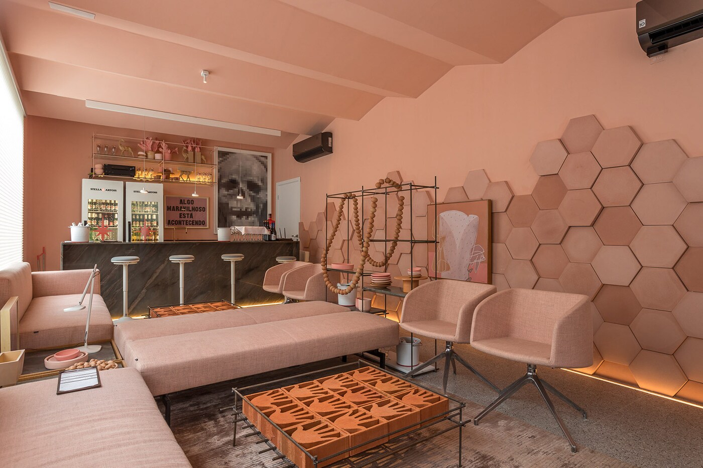 Segunda imagem do Office Bar por Diogo Viana