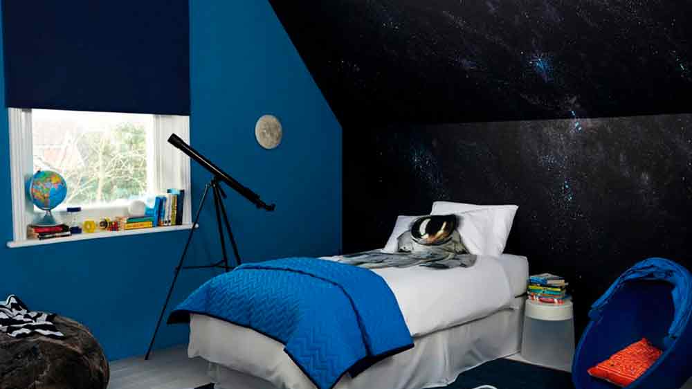 Quarto Espacial com as tintas Coral criando efeitos intergaláticos de ficção científica. 