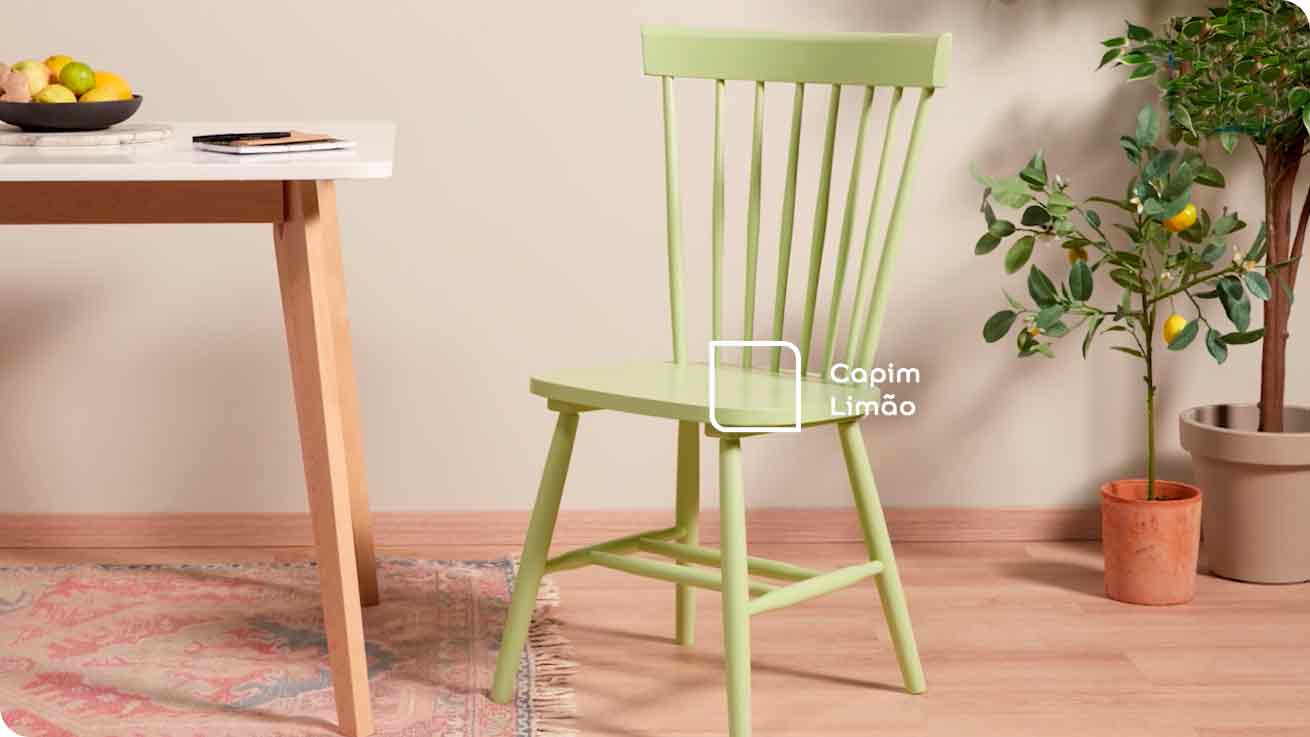 Renovar e proteger os móveis com tintas Coral. 