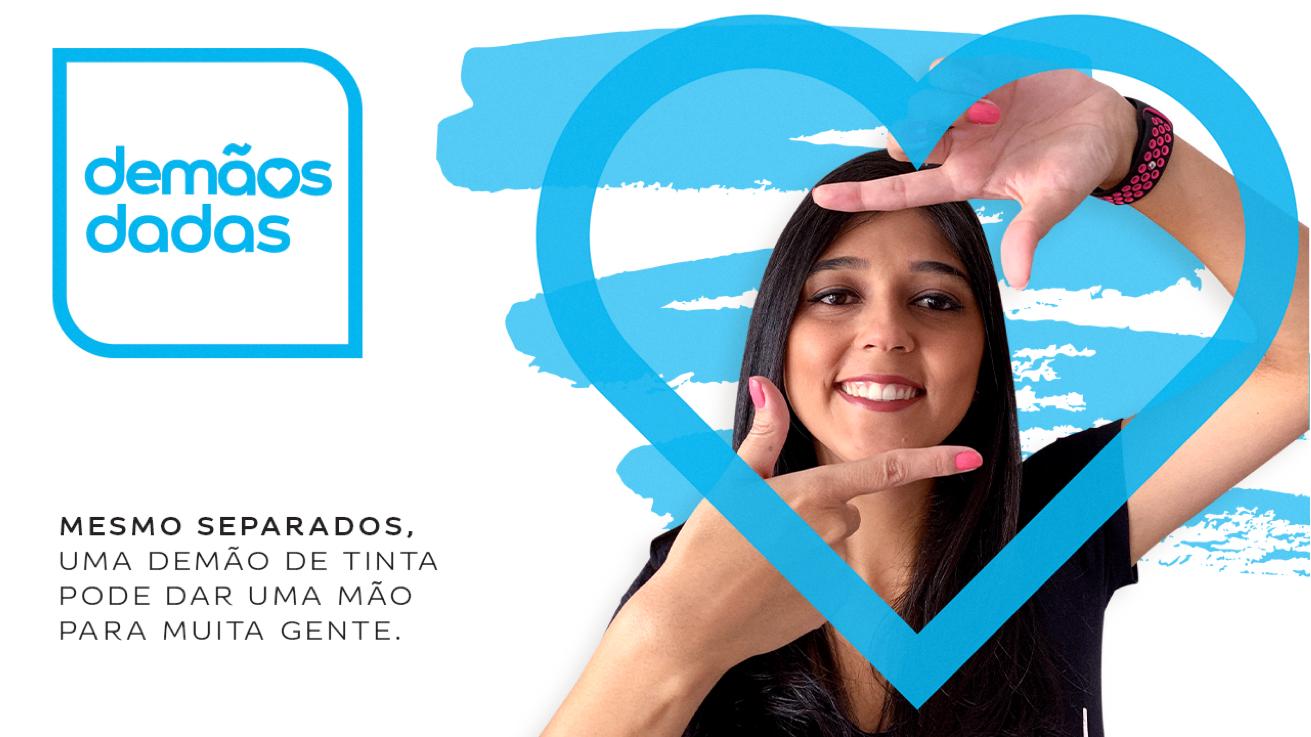 De mãos dadas, mesmo separados uma demão de tinta pode dar uma mão para muita gente. Tintas Coral.