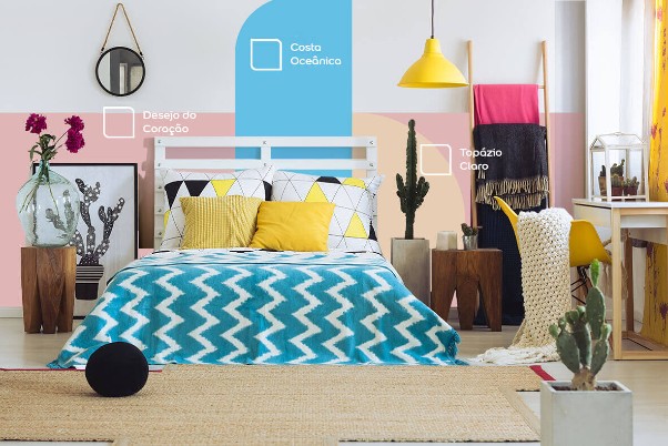 Quarto decorado com cabeceira pintada nas cores Desejo do Coração, Noite de Festa e Topázio Claro. Uma decoração bem feita pode gerar alegria, inovação e criatividade. Essas cores das Tintas Coral estão lindas, uma mistura entre azul, amarelo e rosa. 