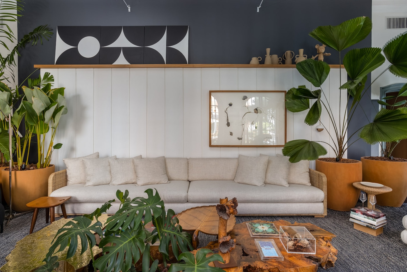 Estar do Pátio, por Maurício Nóbrega Arquitetura, para a CASACOR Rio de Janeiro