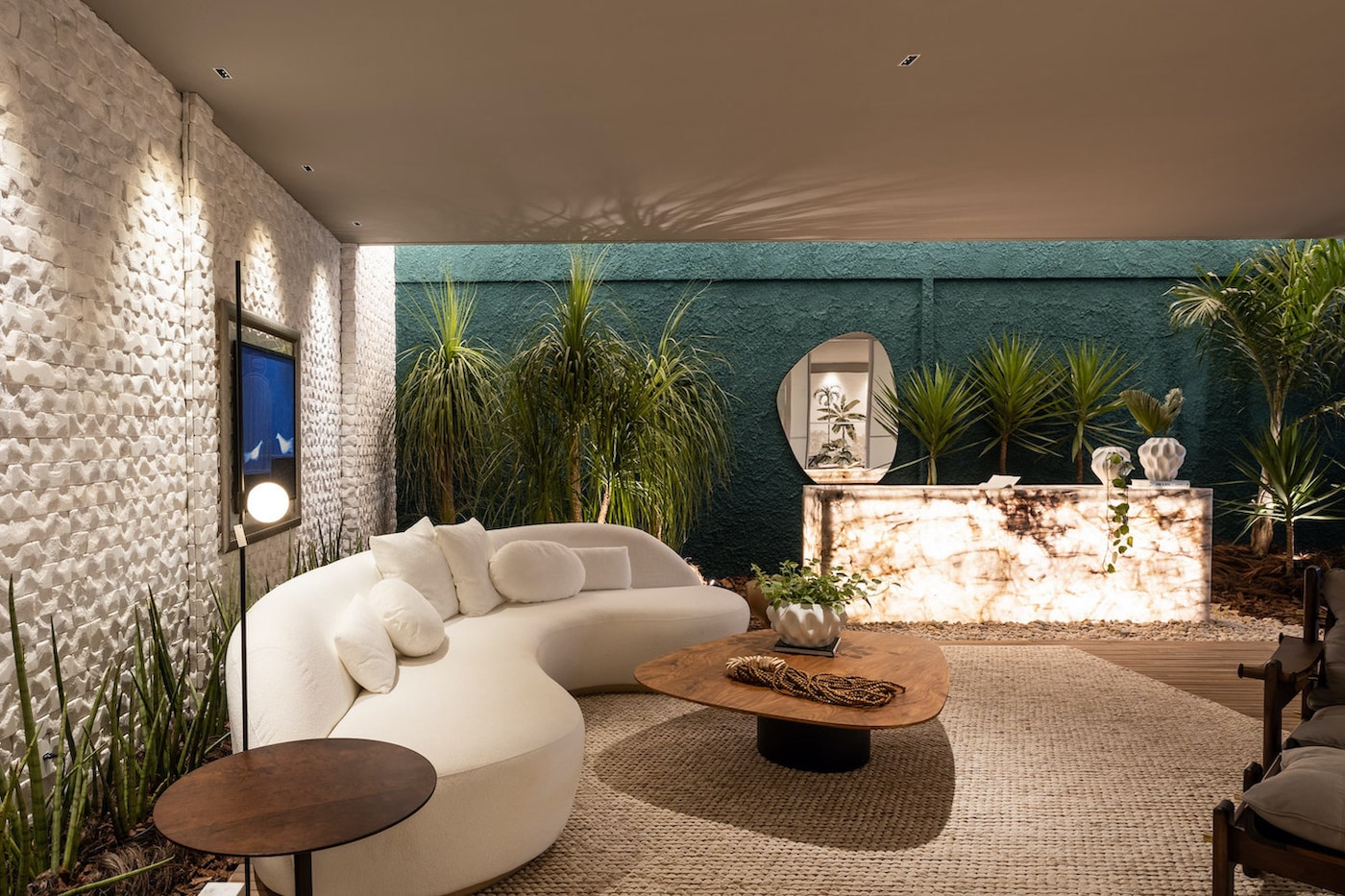 Bio Clínica Spa, de Fabíola Naum e Wilker Godoi, para CASACOR Goiás